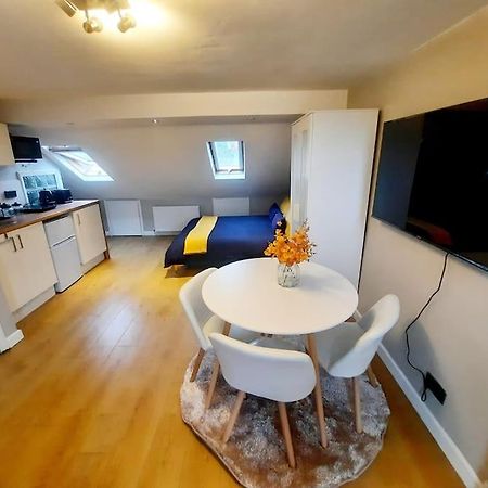 Alross Studio Flat / Private Bathroom Londra Dış mekan fotoğraf