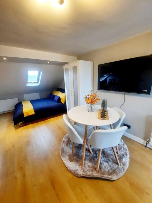 Alross Studio Flat / Private Bathroom Londra Dış mekan fotoğraf