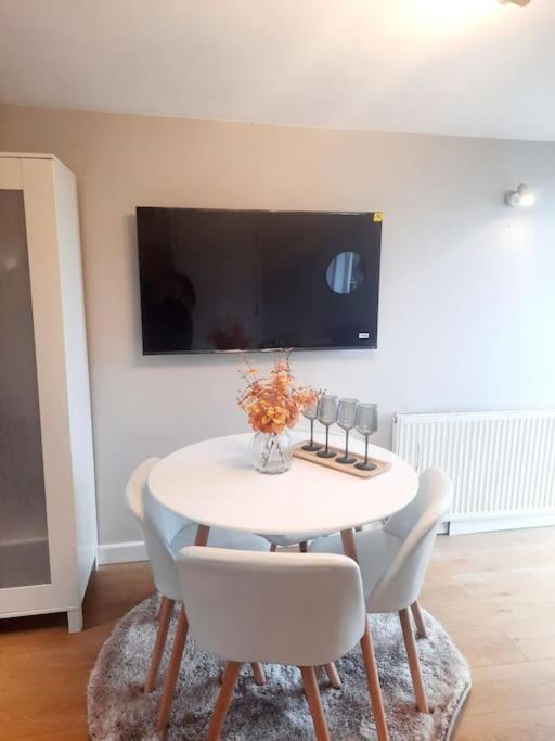 Alross Studio Flat / Private Bathroom Londra Dış mekan fotoğraf