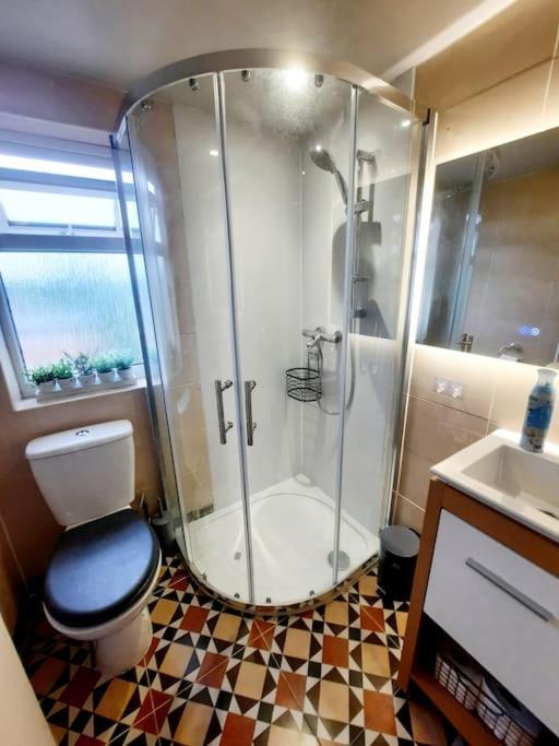 Alross Studio Flat / Private Bathroom Londra Dış mekan fotoğraf